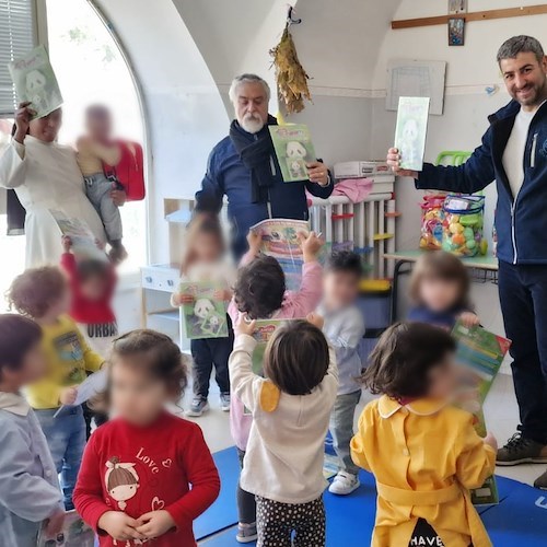 “Cucciolotti Tour”, ENPA Costa d’Amalfi distribuisce nelle scuole gli album di figurine che fanno bene ai trovatelli