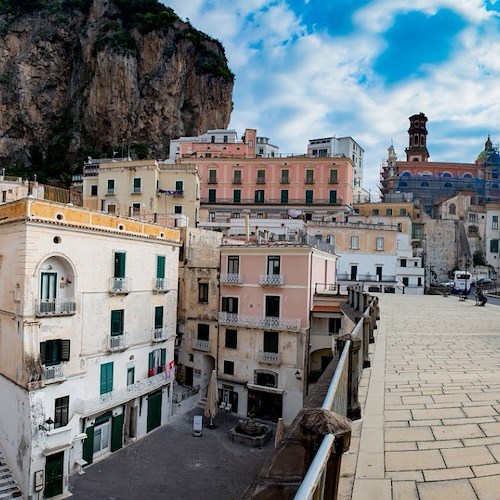 Cucina, arte e letteratura protagonisti l'8 aprile ad Atrani con “Penne Righe e Calama(r)i” di Maria Giovanna Santucci