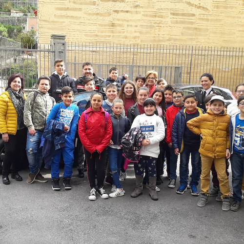 'Cultura della Legalità': piccoli alunni della Costiera in visita a Caserma Carabinieri di Amalfi [FOTO]