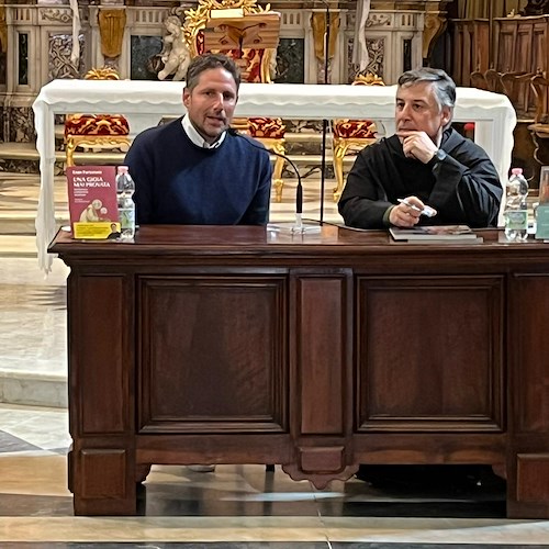 Cultura e fede si incontrano a Positano: Padre Enzo Fortunato ospite di don Danilo Mansi alla Chiesa Madre
