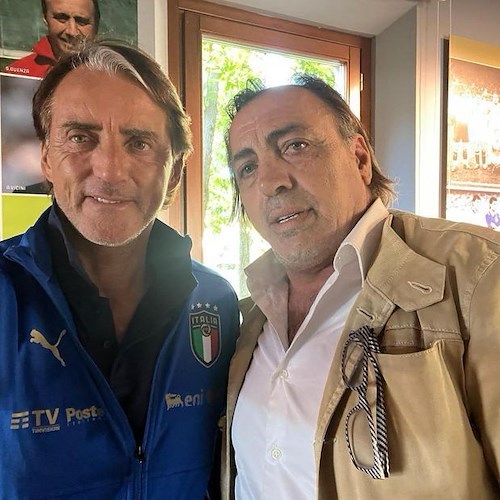 Da Bologna alla Costa d'Amalfi, gli auguri al CT Roberto Mancini 