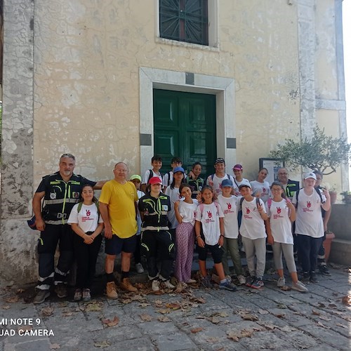 Da Conca dei Marini al Sentiero dei Limoni con Michele Ruocco, un inedito percorso con i giovanissimi impegnati nel campo Volontariato con Resilienza e Sodalis