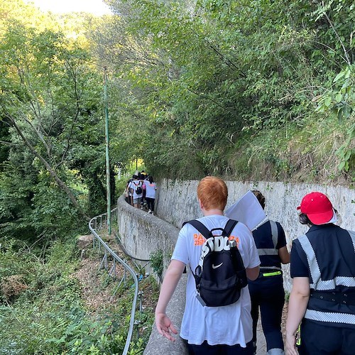 Da Conca dei Marini al Sentiero dei Limoni con Michele Ruocco, un inedito percorso con i giovanissimi impegnati nel campo Volontariato con Resilienza e Sodalis