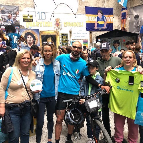 Da Milano a Napoli in bicicletta per festeggiare lo scudetto e sostenere il Santobono /foto