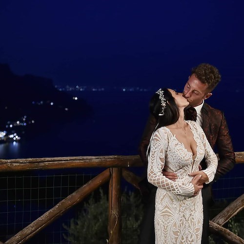 Da Vignola si sposano in Costa d’Amalfi, dove lei ha trascorso l’infanzia: auguri ad Alessandra e Nicolò!