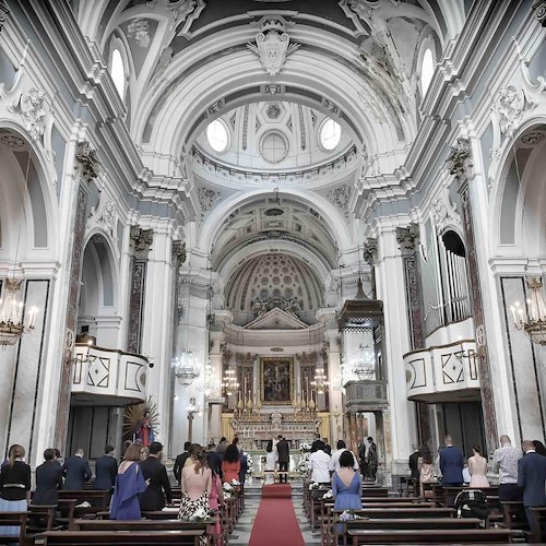 Da Vignola si sposano in Costa d’Amalfi, dove lei ha trascorso l’infanzia: auguri ad Alessandra e Nicolò!