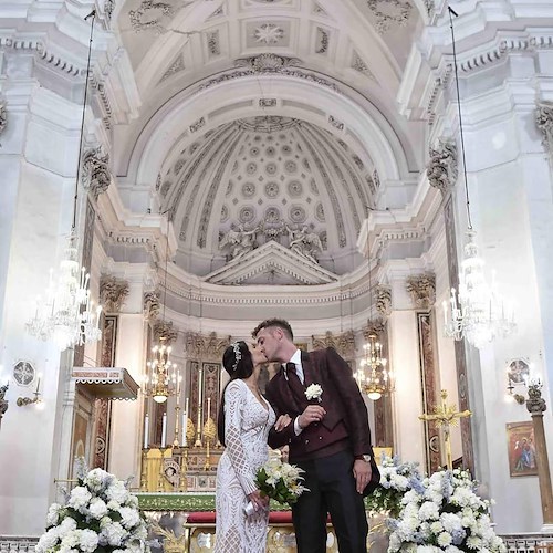 Da Vignola si sposano in Costa d’Amalfi, dove lei ha trascorso l’infanzia: auguri ad Alessandra e Nicolò!