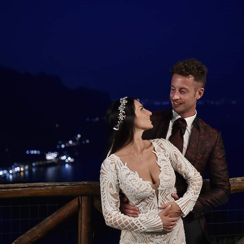 Da Vignola si sposano in Costa d’Amalfi, dove lei ha trascorso l’infanzia: auguri ad Alessandra e Nicolò!