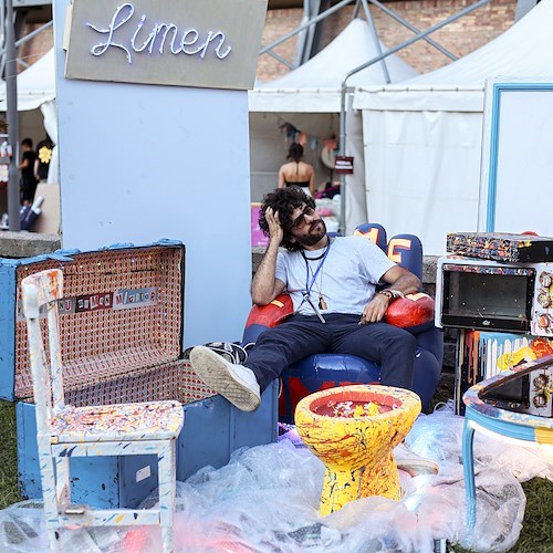 Da Viva Rai2 con Fiorello al Limen Salerno festival: 26 agosto arriva Lucio Corsi con l’unica data in Campania