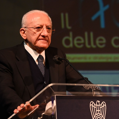 De Luca invita a uso mascherine: «La Delta è tornata». E poi sulla guerra afferma: «Senza equilibrio andremo verso anni bui»