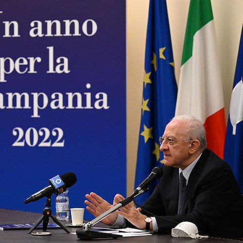 De Luca presenta il volume “Un anno per la Campania”: «Tanti risultati, ora tre sfide al Governo»
