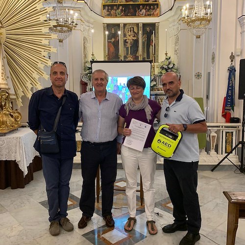 Defibrillatori nelle auto della Polizia Urbana in Costiera: il dono dal Distretto Turistico Costa d'Amalfi
