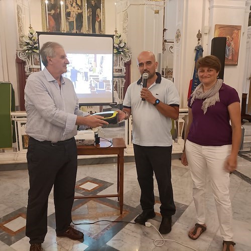 Defibrillatori nelle auto della Polizia Urbana in Costiera: il dono dal Distretto Turistico Costa d'Amalfi