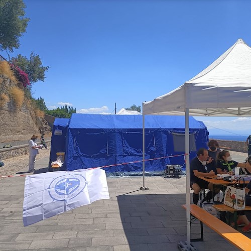 Defibrillatori nelle auto della Polizia Urbana in Costiera: il dono dal Distretto Turistico Costa d'Amalfi