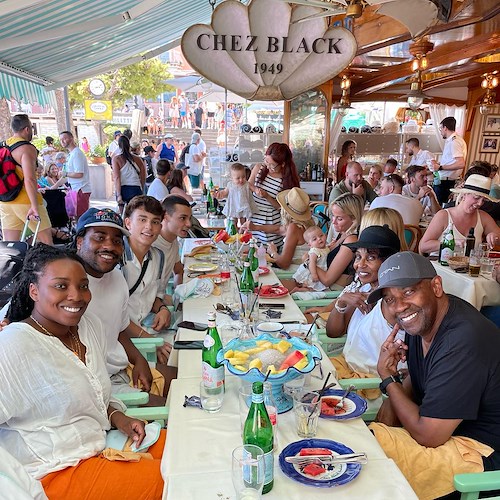 Denzel Washington a cena da Chez Black, un'amicizia lunga più di 20 anni /foto