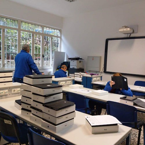 Didattica a distanza: distribuiti 60 Ipad agli alunni del liceo di Amalfi