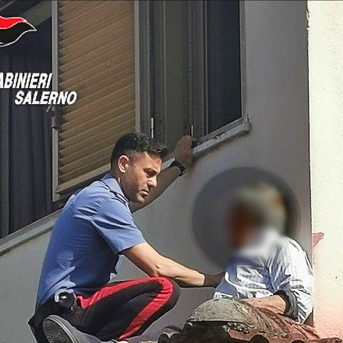 Dimentica le chiavi di casa e prova a entrare dalla finestra, 81enne salvato dai Carabinieri a Montecorvino Rovella