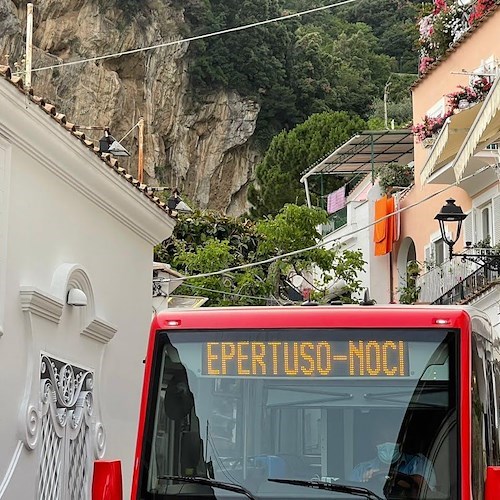 Disagi nel trasporto pubblico a Positano, minoranza propone servizio aggiuntivo con i proventi della Tassa di Soggiorno 