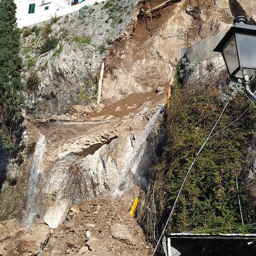 Disastro ad Amalfi: grossa frana tra le abitazioni del centro. "Spezzata" la Statale Amalfitana [FOTO-VIDEO] 