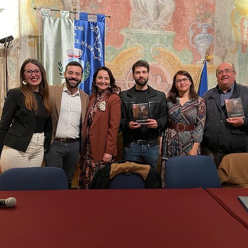 “DiviniLibri”, pubblico numeroso per “È malacqua”: il libro della Caramico va in ristampa