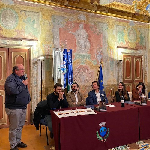 “DiviniLibri”, pubblico numeroso per “È malacqua”: il libro della Caramico va in ristampa