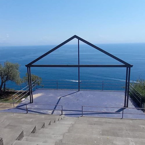 Domenica 30 luglio Anna Rita Vitolo apre la rassegna teatrale di Conca dei Marini con “Il baciamano”