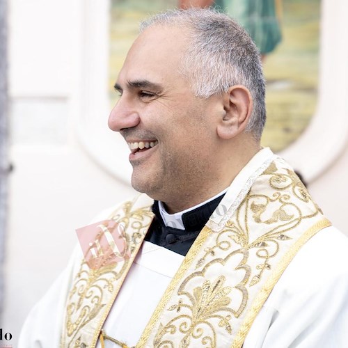 Don Mario Masullo compie 51 anni: stasera Vietri sul Mare festeggia il parroco