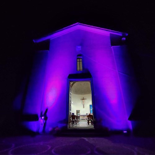 Dopo due anni di stop causa covid, a Tramonti grande partecipazione alla fiaccolata per i defunti /FOTO