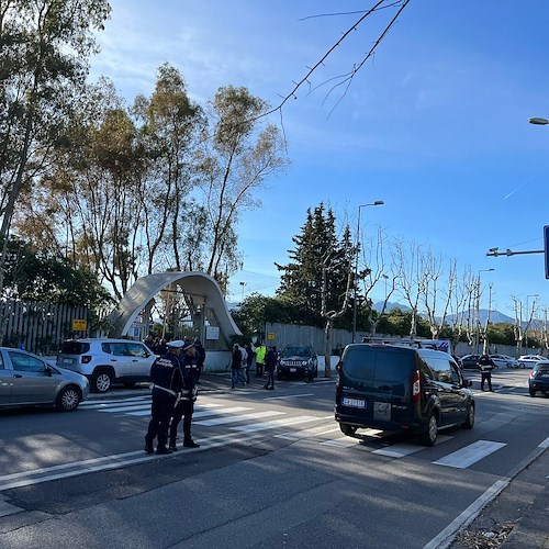 Dopo gli scontri a Napoli, oltre 300 tifosi tedeschi trasferiti a Salerno per l'identificazione