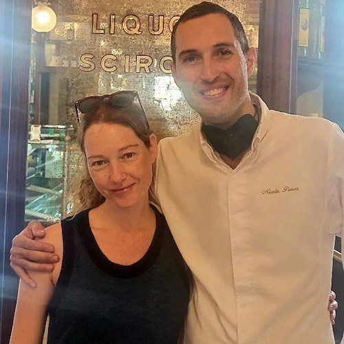 Dopo la vittoria ai Nastri D'Argento per "Le Fate Ignoranti", Cristiana Capotondi si rilassa ad Amalfi