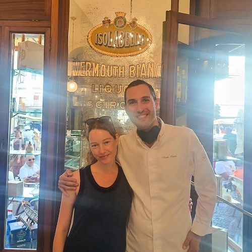 Dopo la vittoria ai Nastri D'Argento per "Le Fate Ignoranti", Cristiana Capotondi si rilassa ad Amalfi
