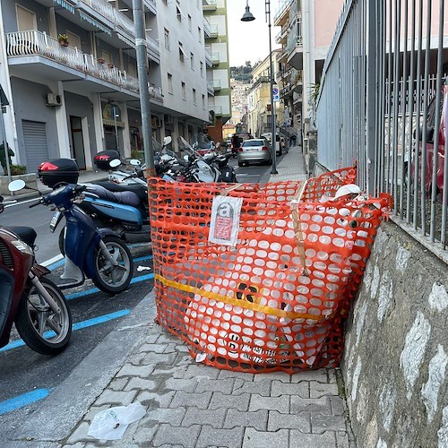 Dopo quasi un mese è stato rimosso l’eternit abbandonato abusivamente a Maiori