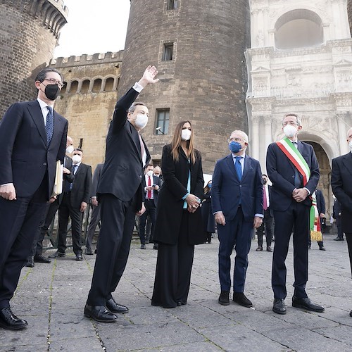 Draghi e Manfredi firmano il Patto di Napoli: «1 miliardo e 231 milioni in 20 anni, ma legati a conseguimento obiettivi»