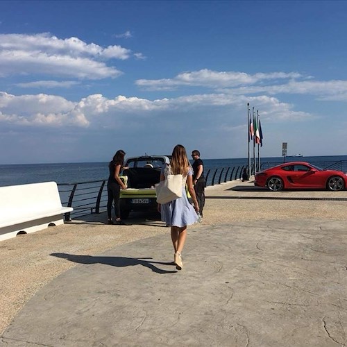 Easy Driver, 2 luglio in TV Citroen E-Mehari e Porsche 718 Cayman tra le curve della Costiera Amalfitana