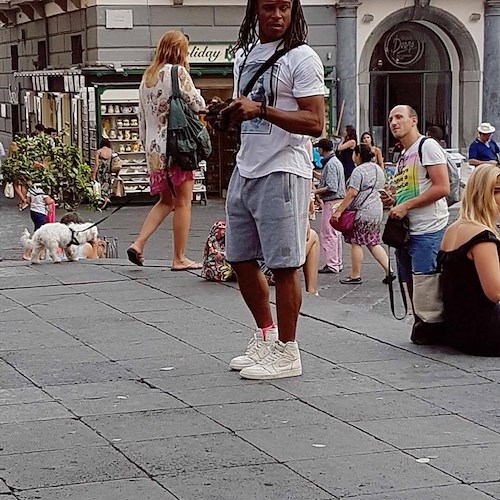 Edgar Davids turista ad Amalfi: ex Juve non passa inosservato