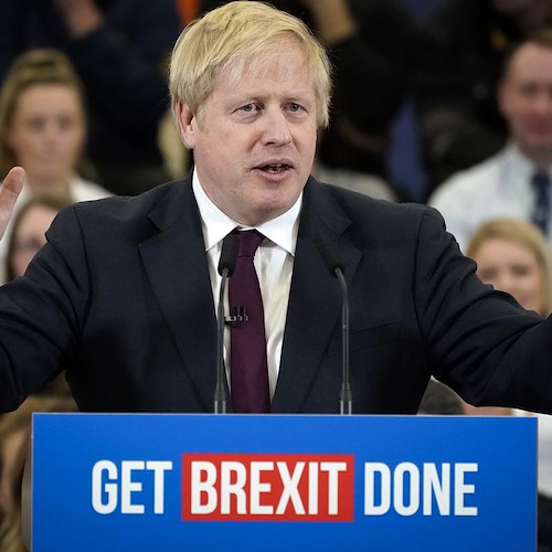 Elezioni Gb, Johnson trionfa: «Ora realizzeremo la Brexit». Vola la sterlina