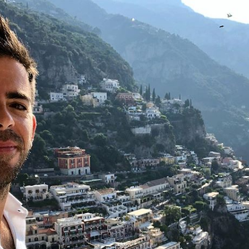 Eli Roth, star del cinema"splatter" in vacanza tra Capri e Positano [FOTO]