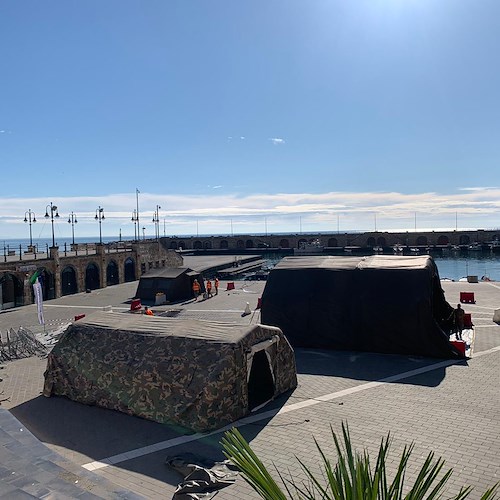 Emergenza Covid, a Maiori montate le tende dell'Esercito al Porto turistico [VIDEO]