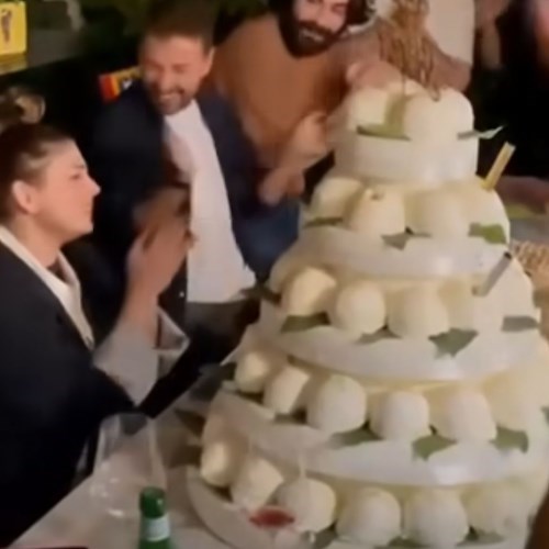 Emma Marrone a Napoli con il nuovo album "Souvenir" si emoziona con le delizie di Pansa