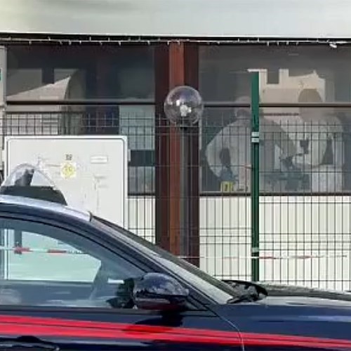 Entra durante riunione di condominio urlando "vi ammazzo tutti" e fa una strage: 3 morti e 4 feriti