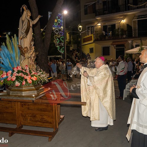 Il Vescovo Orazio Soricelli durante la celebrazione della Santa Messa<br />&copy; Leopoldo De Luise