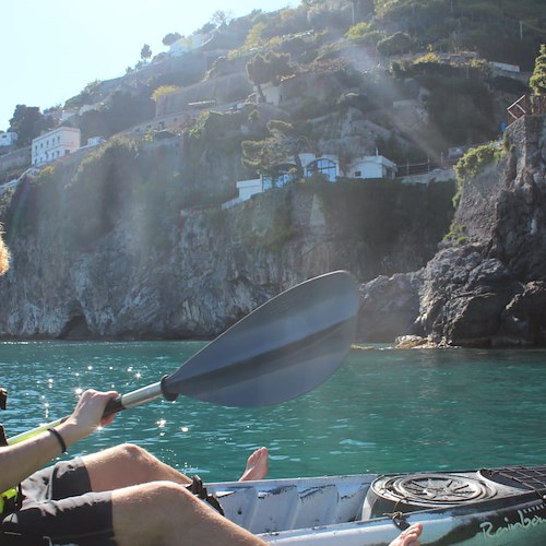 Escursioni guidate in kayak lungo la Costiera Amalfitana, è l'iniziativa di due giovani minoresi