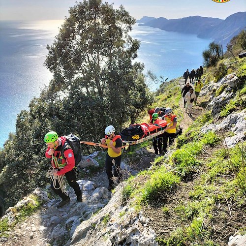 Escursionista ferito sul Sentiero degli dei: intervento congiunto del CNSAS e del Soccorso Alpino della Guardia di Finanza