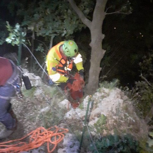 Escursionista precipitato sul sentiero degli dei. Intervento del Soccorso Alpino e Speleologico della Campania