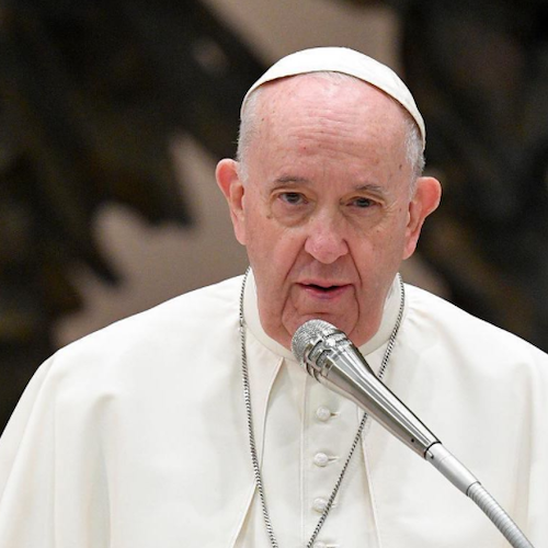 Eutanasia, Papa Francesco: «Immorale l'accanimento terapeutico, ma provocare la morte è disumano»