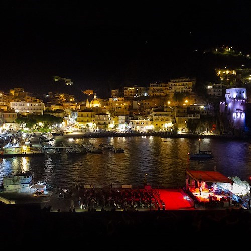“Fall in Cetara”: ecco gli appuntamenti per tutta la famiglia. Quest’anno il borgo si illumina con le creature marine
