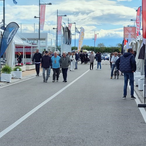 Ferdinando Parlato espone le portaflute da barca di "Slowood Positano" al Salerno Boat Show