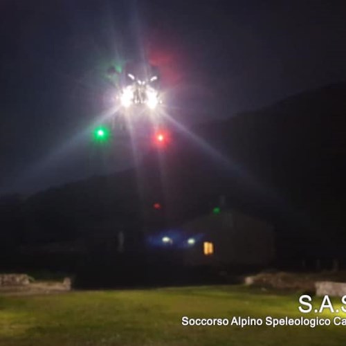 Ferito da fuochi d'artificio all'Avvocata: soccorso notturno con elicottero Aeronautica [FOTO]