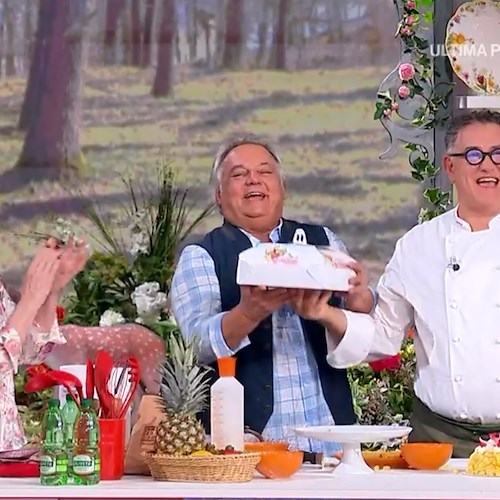 Festa della donna, la Torta mimosa di Sal De Riso è all’ananas /RICETTA<br />&copy; RAI UNO