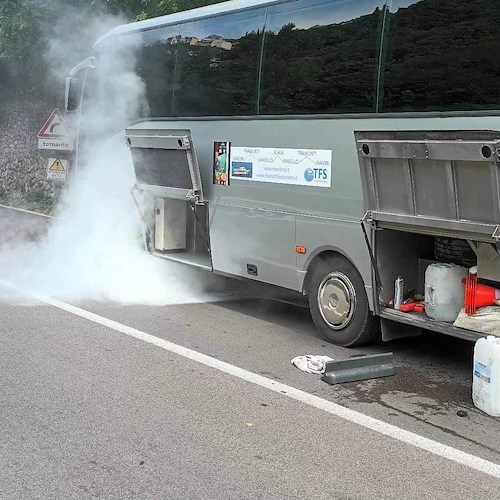 Fiamme su un autobus diretto a Ravello